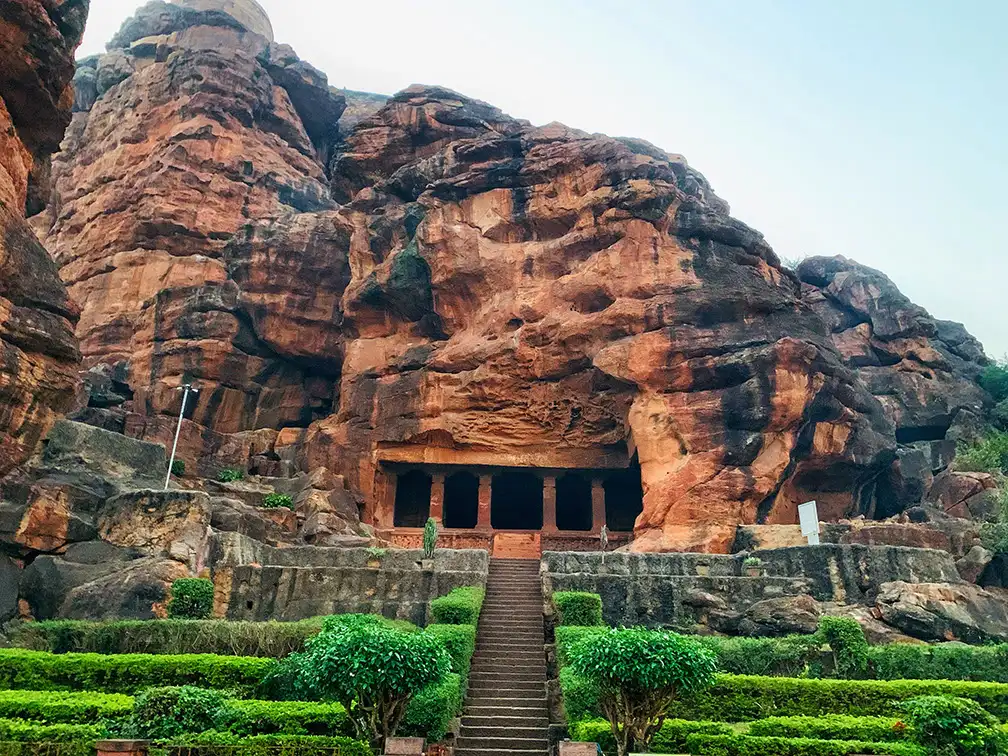 <span style="padding-left: 8px"><i class="far fa-calendar-alt"></i>  DAY 2</span> -  Badami