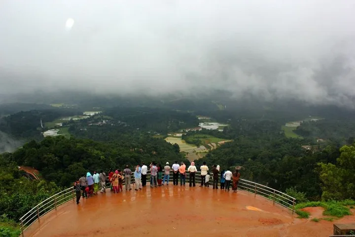 <span style="padding-left: 8px"><i class="far fa-calendar-alt"></i>  DAY 2</span>- Transfer to Coorg